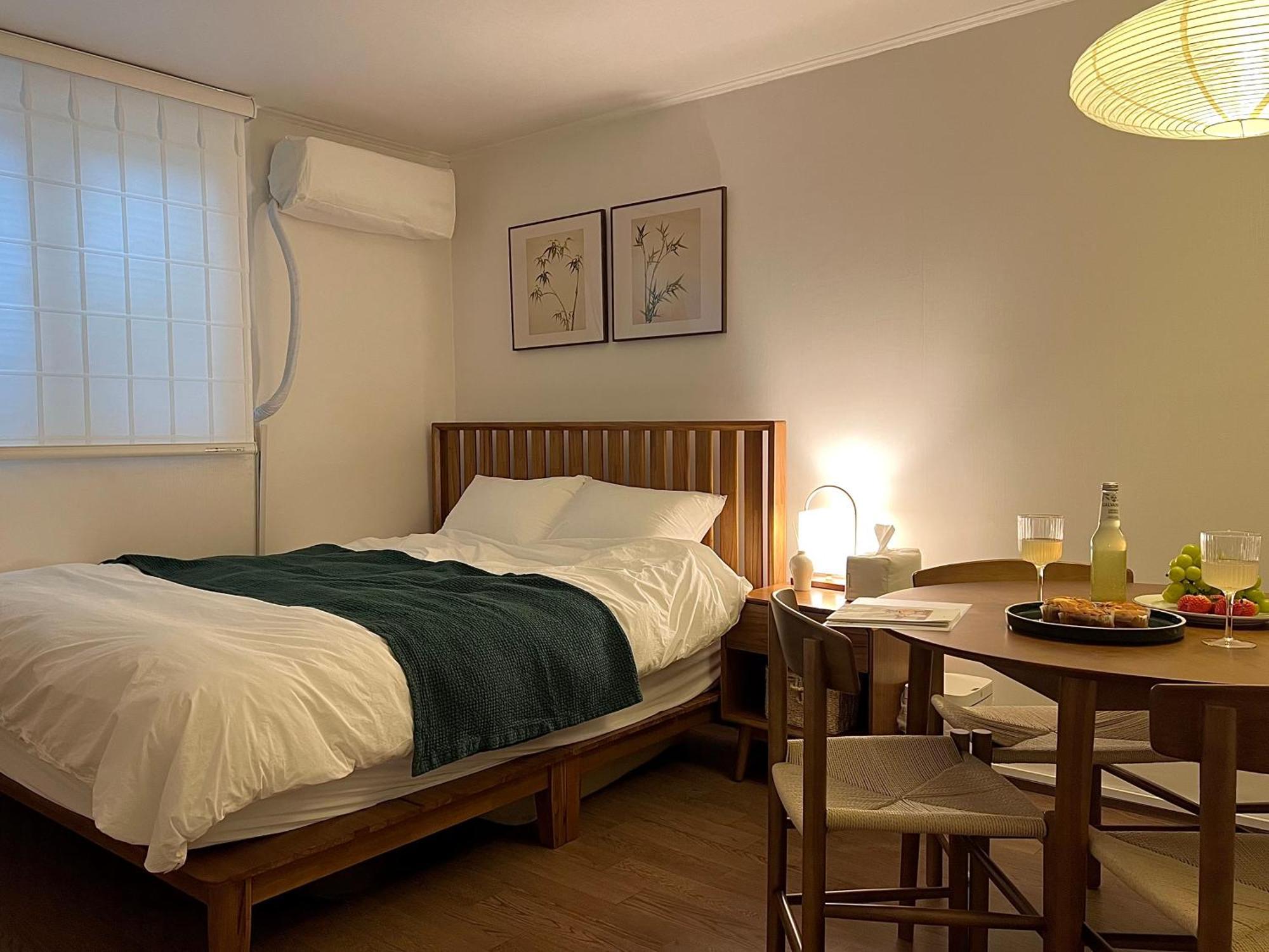 Apartment Hongik Station 3 Minutes Away From The *